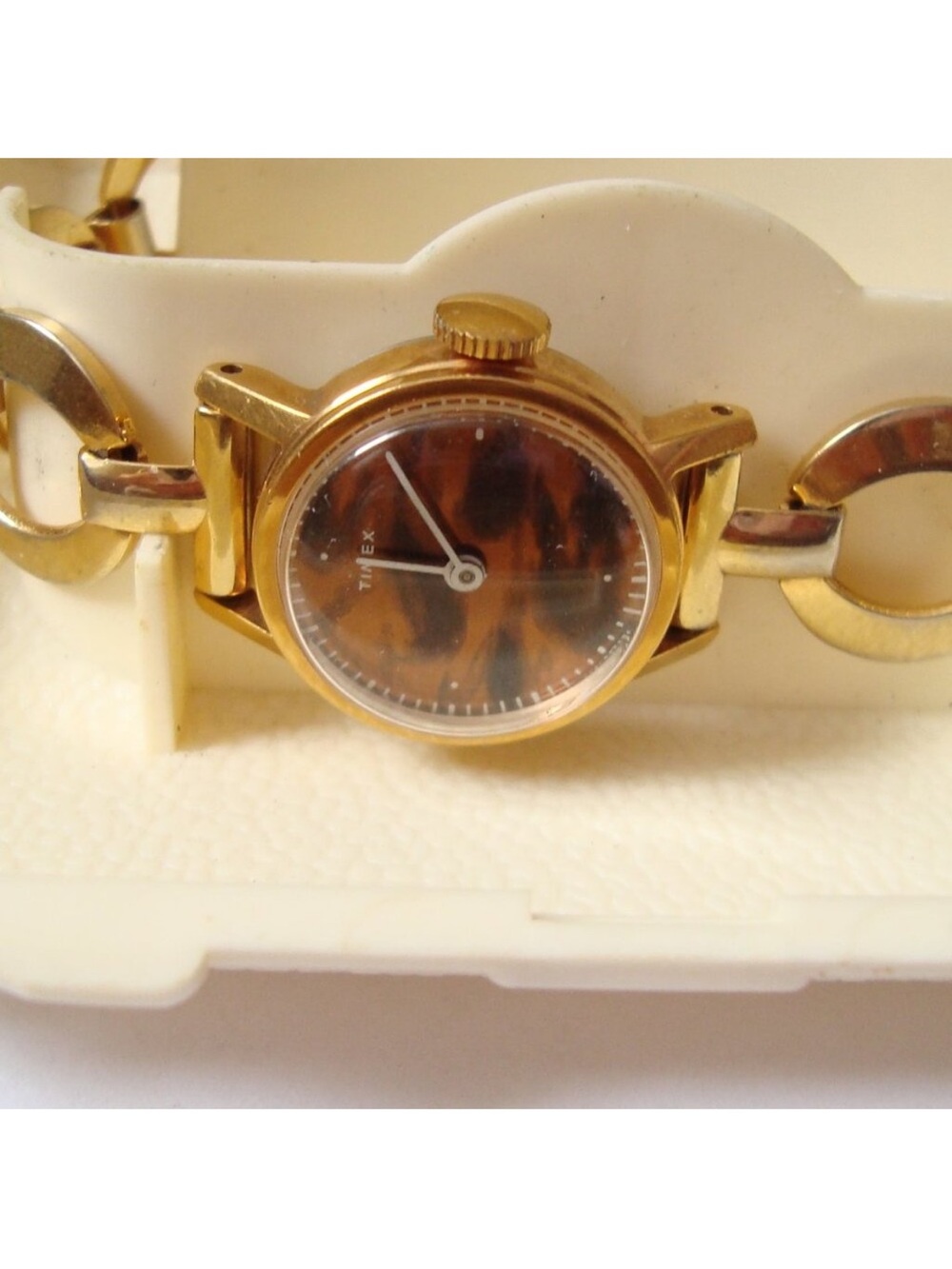 Vintage Timex Wind up Women's Gold Tone Bracelet Watch with Tortoiseshell Dial